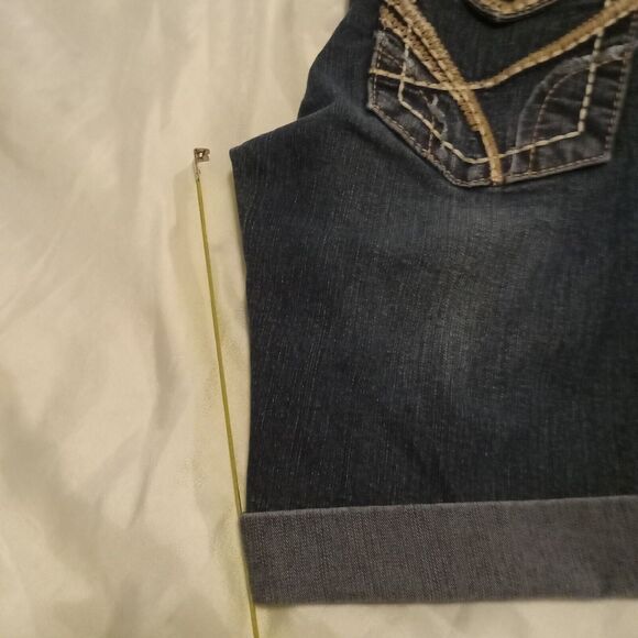 Women’s RUE 21 Cuffed Denim Jean Bermuda Shorts Size 30 Waist Inseam 8 - Picture 6 of 7